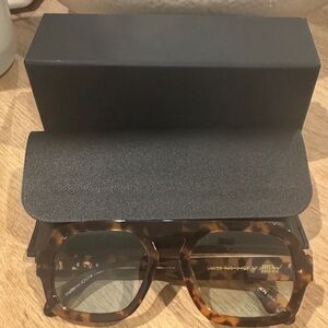 Elegant Tortoise Shell Sunglasses